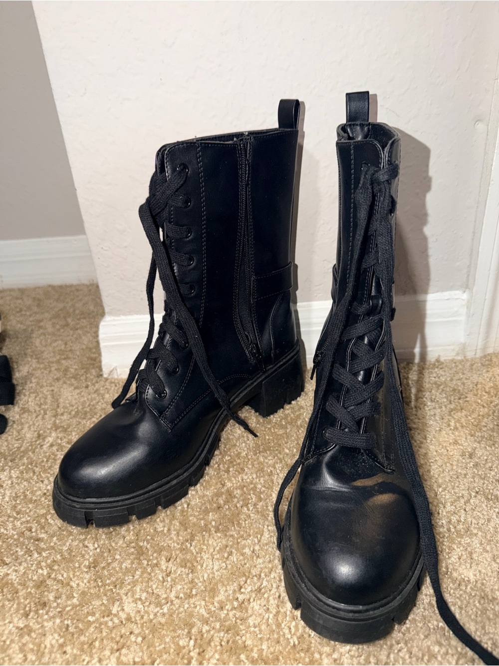 Women’s Black Combat Boots Lace-Up Buckle Lug Sole Mid-Calf Boots Size 9